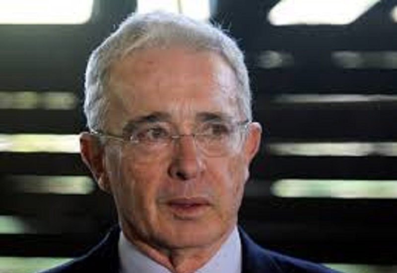 Colombie-lancien-president-Alvaro-Uribe-annonce-sa-mise-en-detention-et-clame-son-innocence