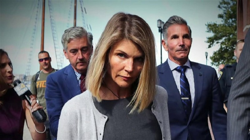 Condamnee-a-2-mois-de-prison-lactrice-Lori-Loughlin-sexcuse-en-larmes