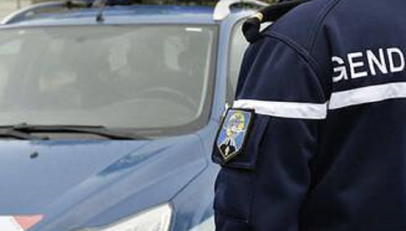 Confinement-Un-homme-marie-surpris-en-plein-ebat-se3uel-avec-sa-copine-dans-une-voiture