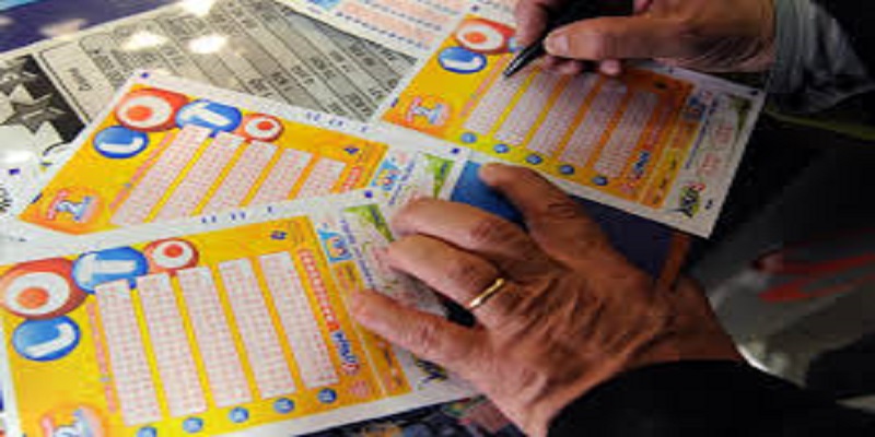 Confinement-il-remporte-le-jackpot-et-cache-son-ticket-gagnant-dans-un-mur