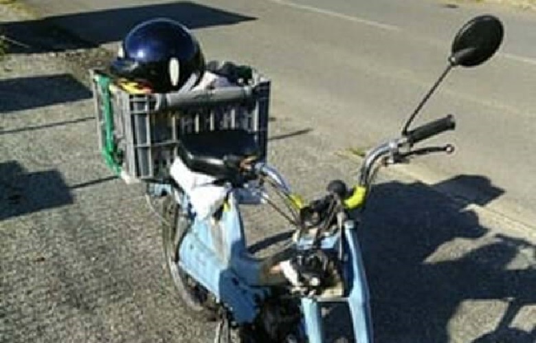 Confinement-un-homme-parcourt-150-km-sur-sa-vieille-mobylette-pour-aller-voir-un-ami