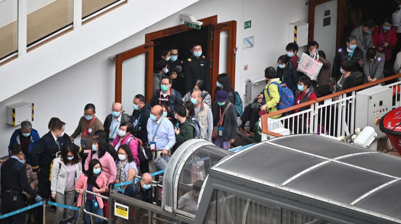 Coronavirus-les-3.600-passagers-et-membres-dequipage-confines-sur-un-navire-a-Hong-Kong-liberes