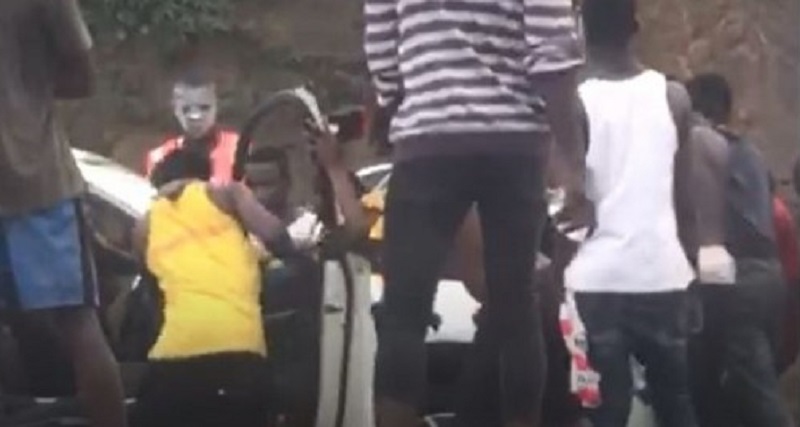 Cote-dIvoire-Arrestation-dune-dizaine-de-fans-de-Dj-Arafat-qui-tentaient-de-prendre-dassaut-Ivosep