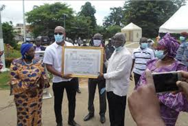 Cote-dIvoire-Didier-Drogba-devient-Nanan-Koua-Gbeke-citoyen-dhonneur-de-Bouake