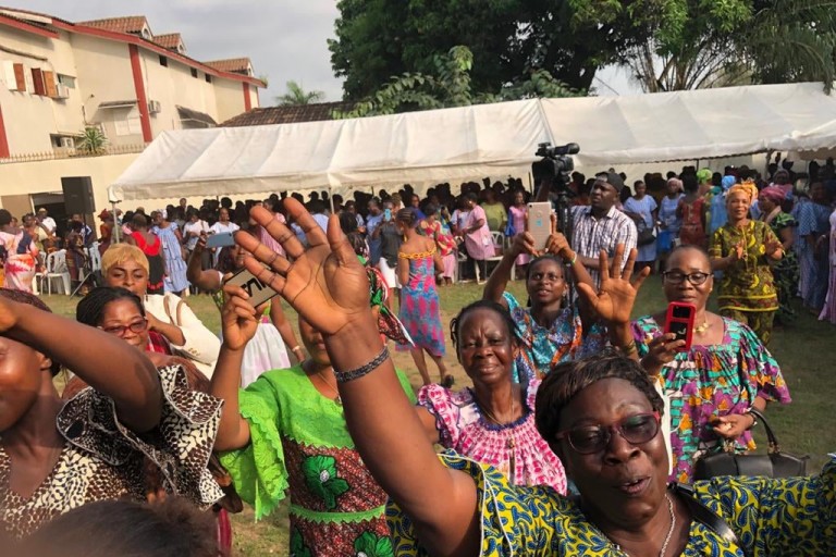 Cote-dIvoire-des-femmes-ont-envahi-le-domicile-de-Simone-Gbagbo-ce-vendredi