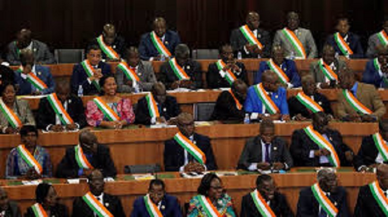 Cote-dIvoire-le-parlement-approuve-le-projet-de-loi-relatif-au-nom-et-domicile