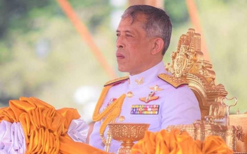 Courte-visite-du-Roi-de-Thailande-dans-son-pays-pour-l-anniversaire-de-sa-mere