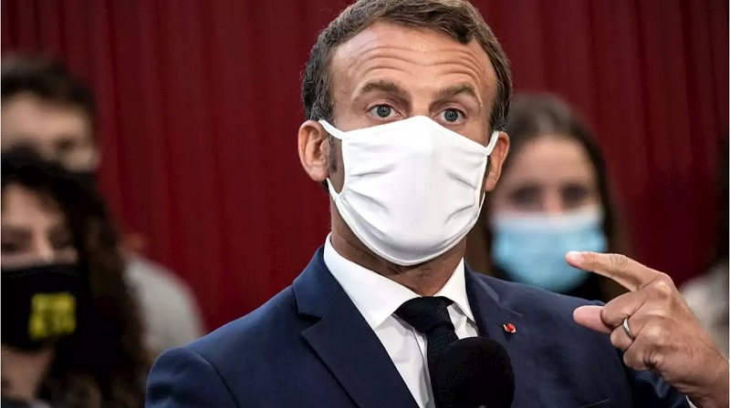 Covid-19-Emmanuel-Macron-gronde-par-des-enfants-pour-avoir-enleve-son-masque