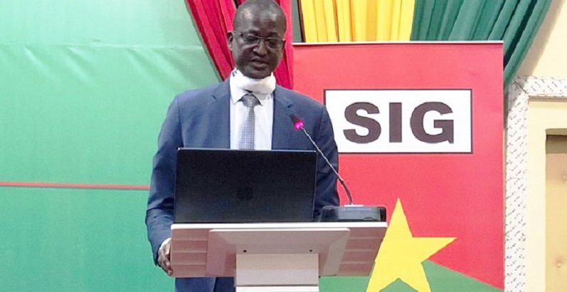 Covid-19-au-Burkina-Faso-Prof-Ouedraogo-limoge-apres-des-mensonges-autour-du-1er-deces-lie-au-coronavirus