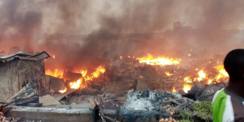 Côte-dIvoire-Le-grand-marché-de-Bouaké-incendié