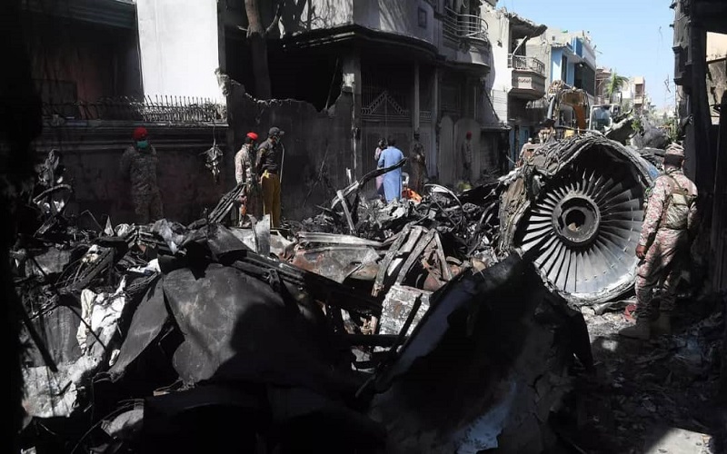 Crash-de-lAirbus-A320-au-Pakistan-une-discussion-sur-le-coronavirus-aurait-provoque-laccident