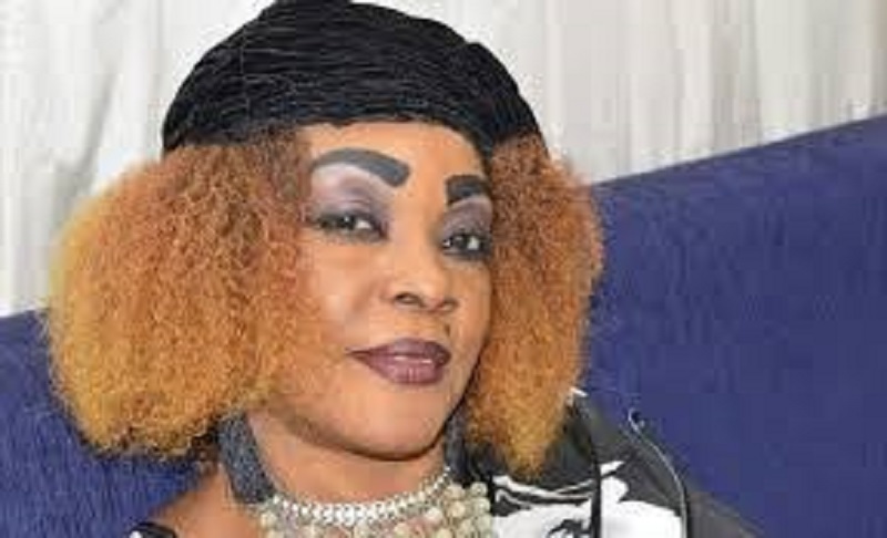 DJ-Arafat-sa-mere-Tina-Glamour-defie-tous-les-hommes