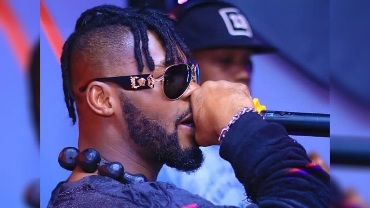 DJ-Arafat-un-celebre-magicien-rend-hommage-au-Roi-du-coupe-decale-video