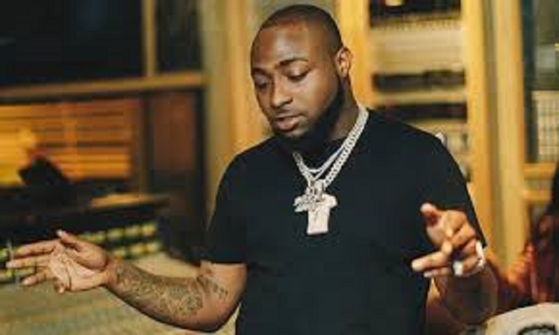 Davido-la-star-sous-le-charme-de-la-chanteuse-gospel-Mercy-Chinwo