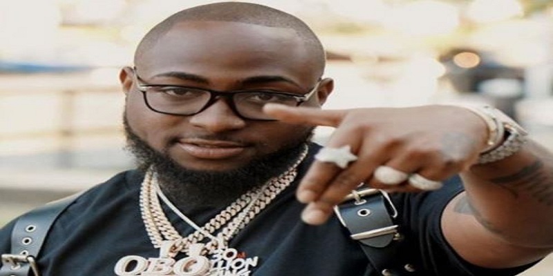 Davido-reagit-a-une-magnifique-peinture-de-lui-sur-un-billet-dun-dollar
