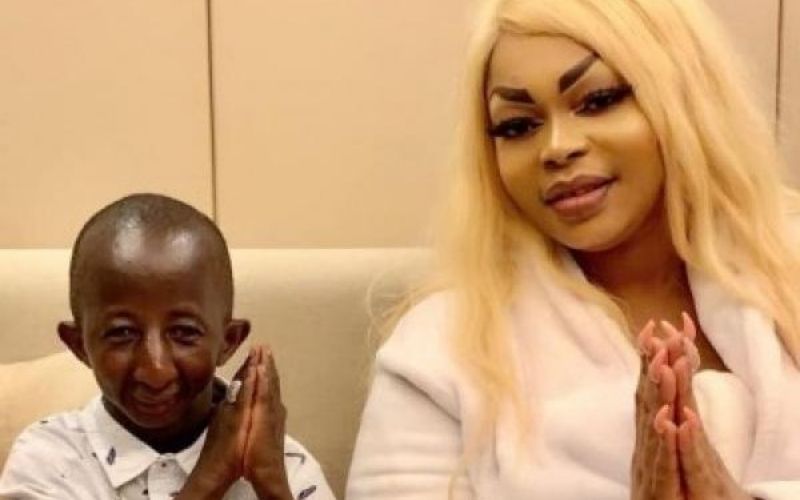 De-retour-a-Babi-Grand-P-se-jette-dans-les-bras-dEudoxie-Yao-photos