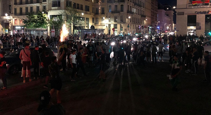Debordements-a-Lyon-entre-supporters-et-policiers-apres-la-defaite-de-lOL-en-Ligue-des-champions-video