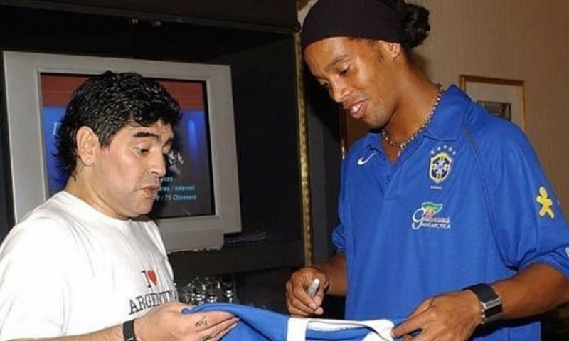 Deces-de-Maradona-le-jour-ou-Diego-a-fait-pleurer-Ronaldinho
