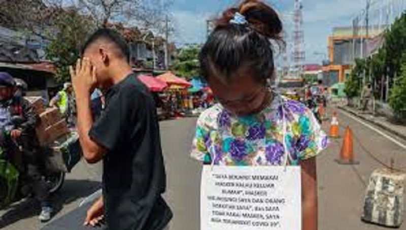 Des-Indonesiens-envoyes-dans-une-maison-hantee-pour-non-port-du-masque