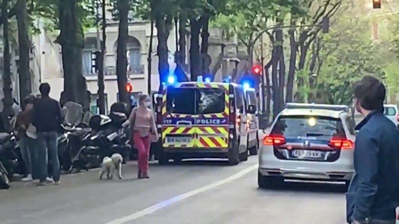 Des-dizaines-de-Parisiens-s-auto-deconfinent-pour-danser-en-pleine-rue-video-e1588187072875