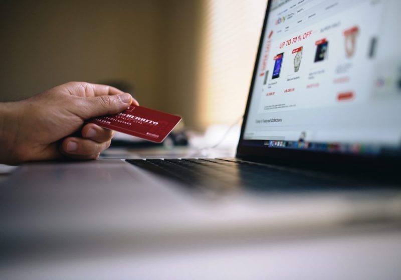 Des-hackers-ont-trouve-un-nouveau-moyen-de-voler-de-largent-des-guichets-automatiques-de-Banque-e1580240344630