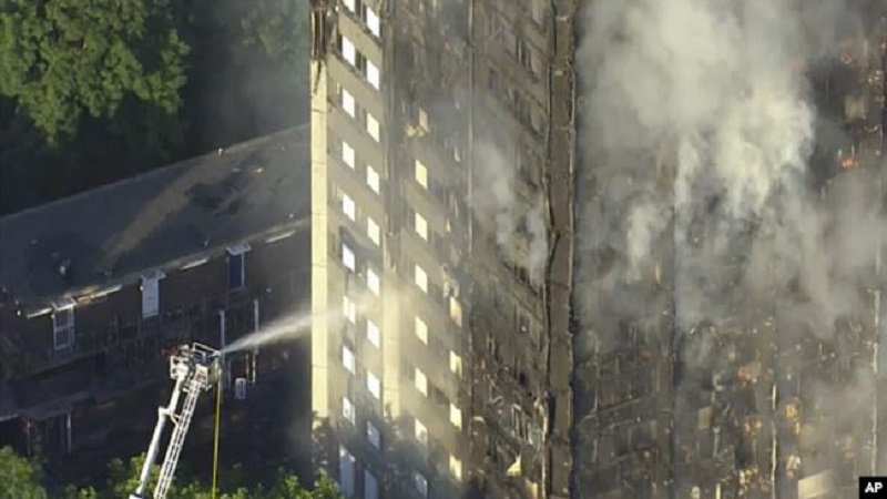 Des-immeubles-ravages-par-un-puissant-incendie-a-Berlin-images