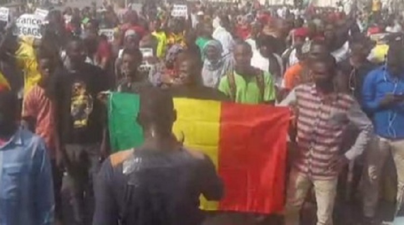 Des-jeunes-maliens-dans-les-rues-pour-reclamer-le-depart-des-troupes-francaises-du-pays