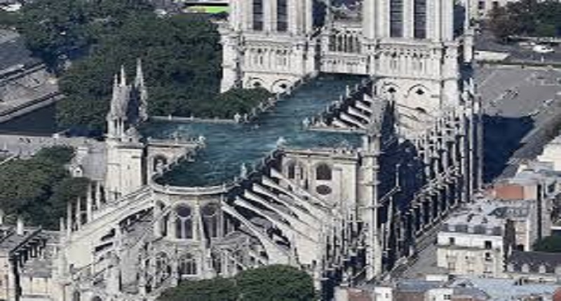 Des-voleurs-de-pierres-arretes-dans-Notre-Dame-de-Paris-en-depit-du-confinement