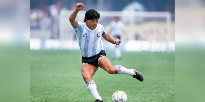 Diego-Maradona-ce-tatouage-incroyable-de-cette-fan-a-choque-sa-fille