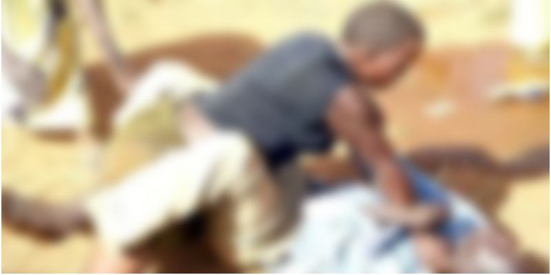 Drame-elle-poignarde-son-mari-pour-avoir-interrompu-sa-partie-de-s3xe-avec-ses-2-amants