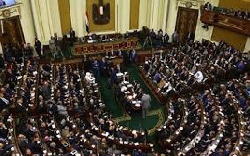 Egypte-le-Parlement-autorise-les-militaires-a-se-presenter-aux-elections