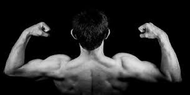 Egypte-une-ceremonie-de-remise-de-diplomes-torse-nu-des-eleves-officiers-de-la-police-fait-le-buzz-video