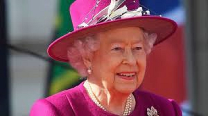 Elizabeth-II-ce-cliche-inedit-de-ses-petits-enfants-fait-sensation