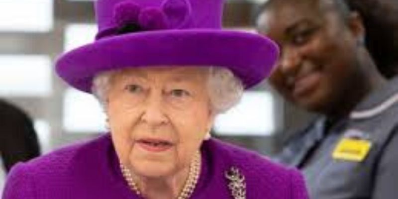 Elizabeth-II-sa-crainte-de-ne-pas-voir-grandir-le-petit-Archie