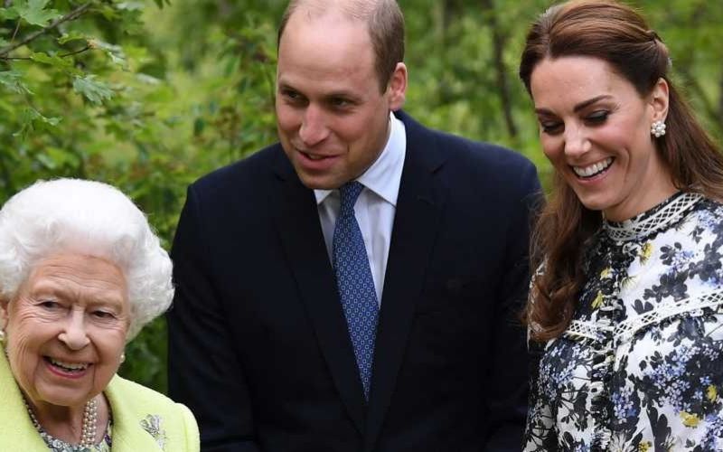 Elizabeth-II-voici-pourquoi-elle-prefere-William-et-Kate-Middleton