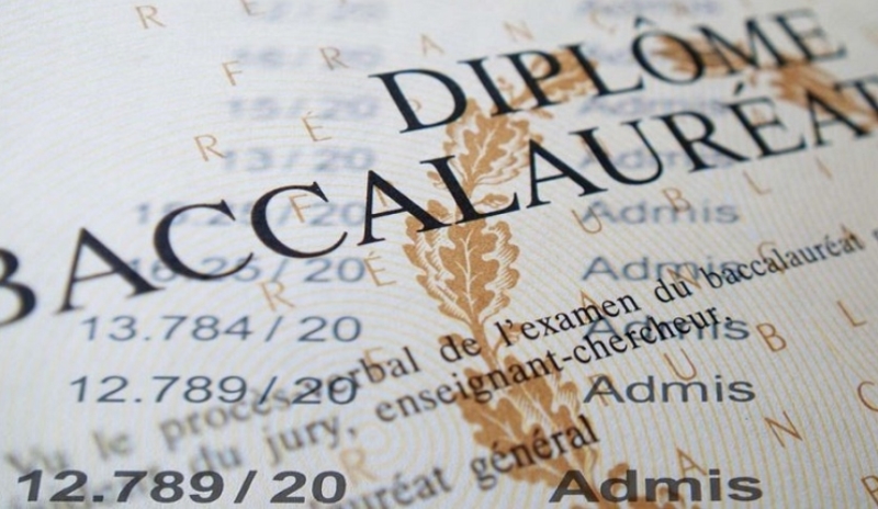 Elle-decroche-son-BAC-grace-a-son-job-de-domestique