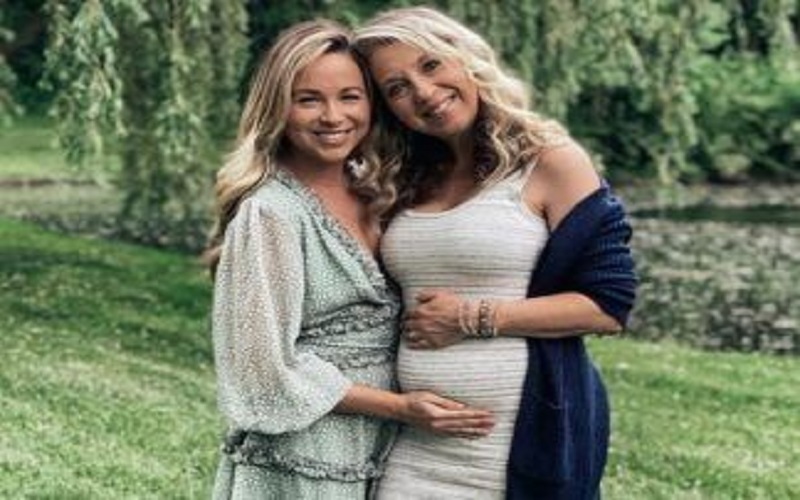 Elle-devient-mere-porteuse-pour-sa-propre-fille-et-sapprete-a-donner-naissance-a-son-petit-fils