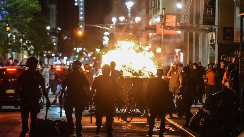 Emeutes-aux-Etats-Unis-couvre-feu-impose-a-New-York
