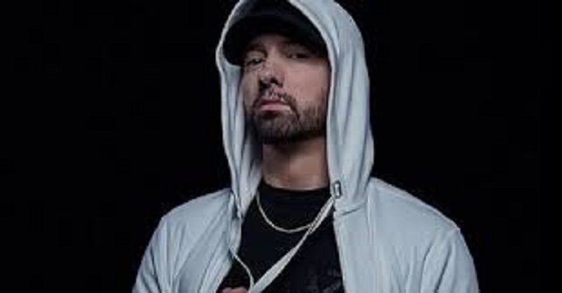 Eminem-une-fan-se-fait-tatouer-28-fois-le-rappeur-sur-le-corps-photo