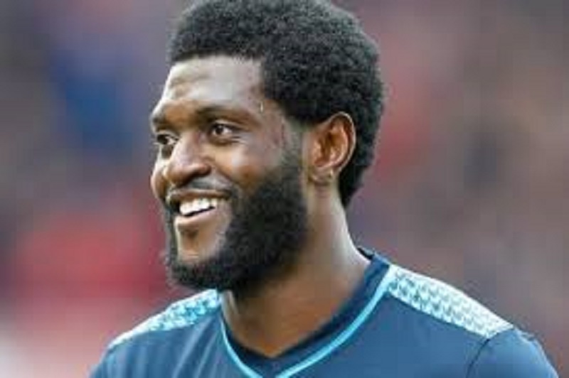 Emmanuel-Adebayor-devoile-ses-voitures-de-luxe-et-son-manoir-lors-son-36e-anniversaire