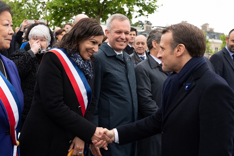 Emmanuel-Macron-Anne-Hidalgo-surveillee-par-son-entourage