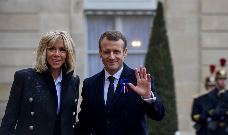 Emmanuel-Macron-sa-femme-Brigitte-sous-pression