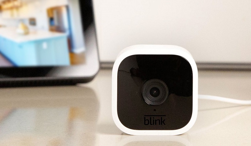 En-plein-confinement-Amazon-annonce-la-sortie-de-sa-camera-interieure-compact-Blink-Mini