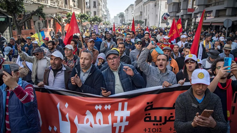 En-plein-confinement-des-Marocains-ont-manifeste-pour-exiger-leur-part-des-aides-alimentaires-video