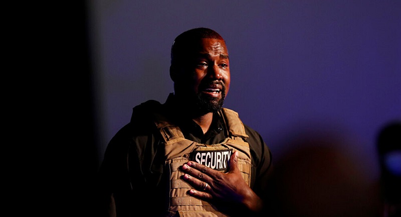 Entre-larmes-et-diatribes-confuses-Kanye-West-tient-le-1er-meeting-de-sa-campagne-presidentielle-video