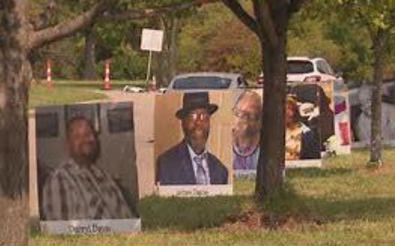 Etats-Unis-900-photos-de-victimes-du-covid-19-affichees-dans-un-memorial-a-Detroit