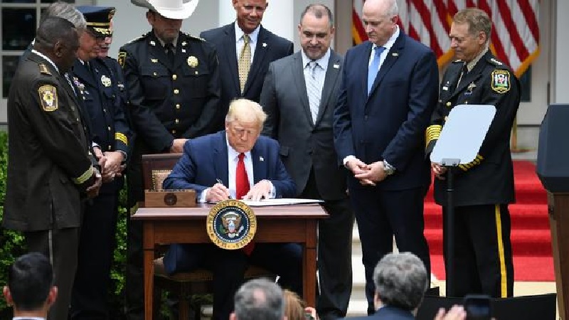 US-politics-racism-police-TRUMP