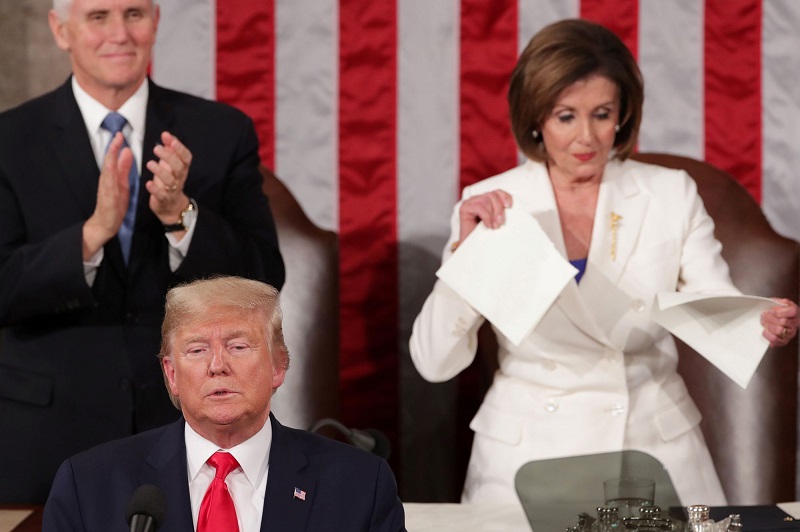 Etats-Unis-Nancy-Pelosi-aurait-elle-violee-la-loi-en-dechirant-le-discours-de-Donald-Trump
