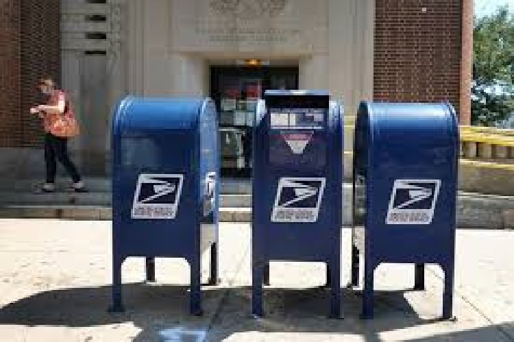 Etats-Unis-Trump-accuse-de-vouloir-detruire-la-poste-americaine