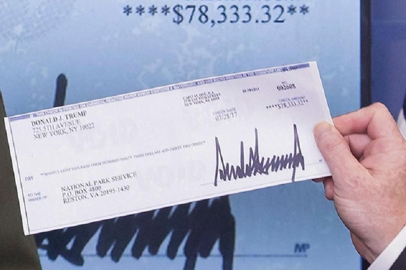 Etats-Unis-Trump-ajoute-son-nom-sur-les-cheques-daide-coronavirus-envoyes-aux-Americains